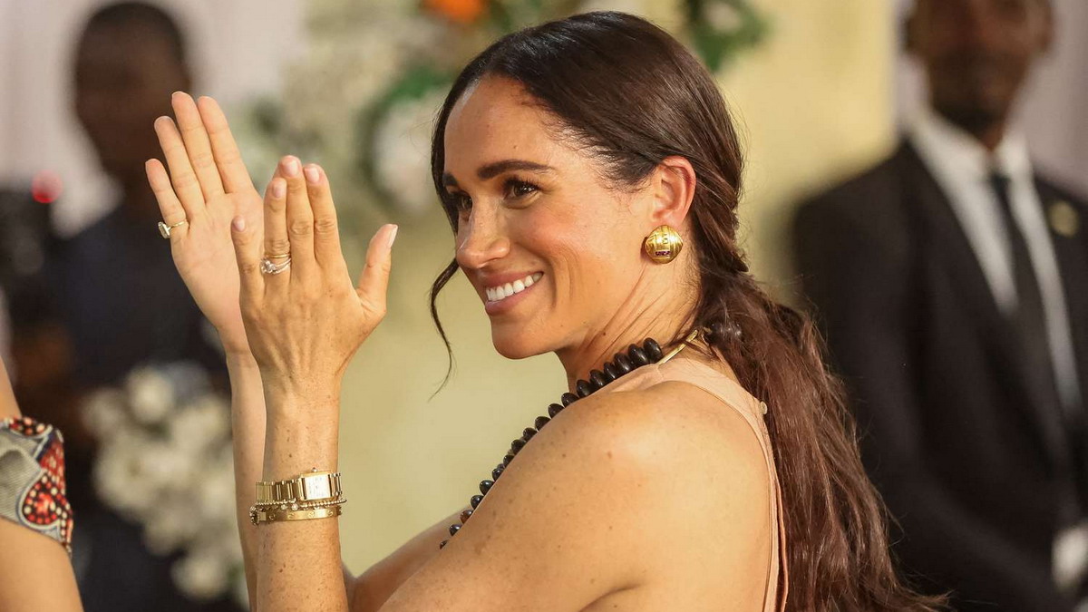 Meghan Markle e il look che ha fatto infuriare la regina: cosa c’è dietro la sua scelta di stile?