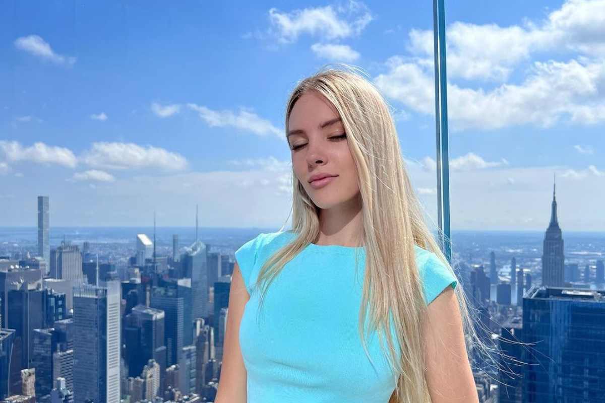 Da tennista a bomba sexy su TikTok: chi è Angelina Dimova, la Barbie delle supercar che fa impazzire il web