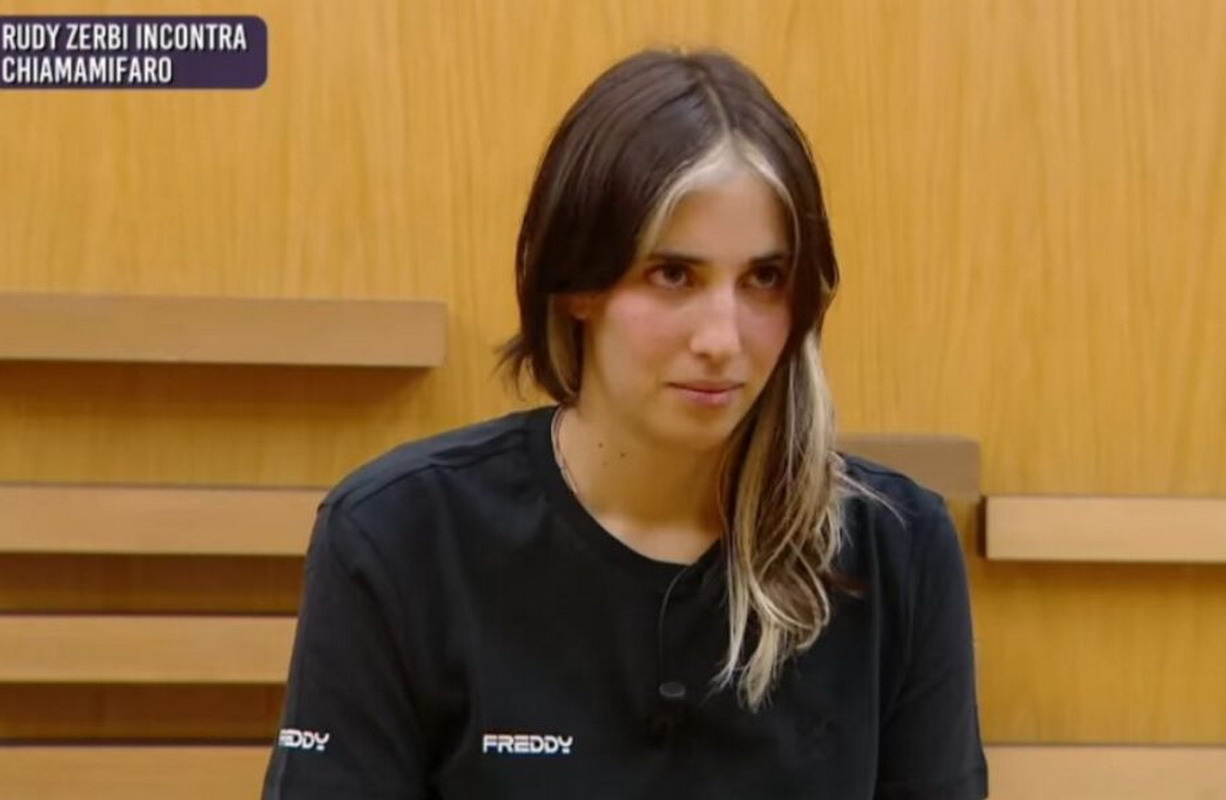 Shock ad Amici 2025: Chiamamifaro eliminata! Baci, liti e polemiche infiammano il serale