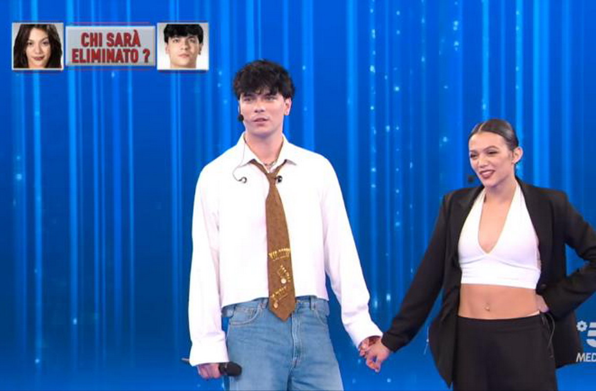 Amici 2025: Malgioglio blocca tutto, eliminazione sospesa! Scoppia il caos nella sesta puntata del Serale