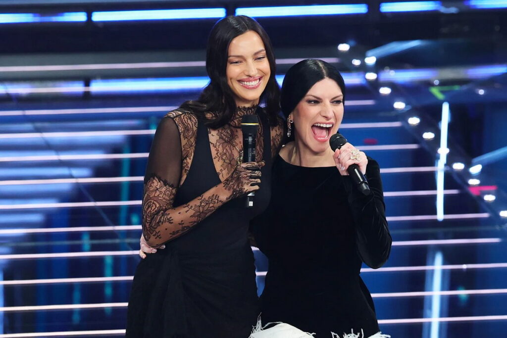 Belen in playback, Irina Shayk mummificata e De Lucia svela il nome del prossimo conduttore di Sanremo: la terza serata del Festival
